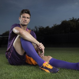 开云综合服务-内马尔在美洲杯期间为队友加油，展现团队精神，内马尔拿过美州杯冠军吗